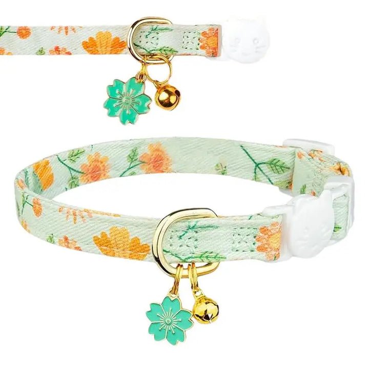 Collier fleuri chat & petit chien : tendre, sûr, et pensé comme un geste d’amour