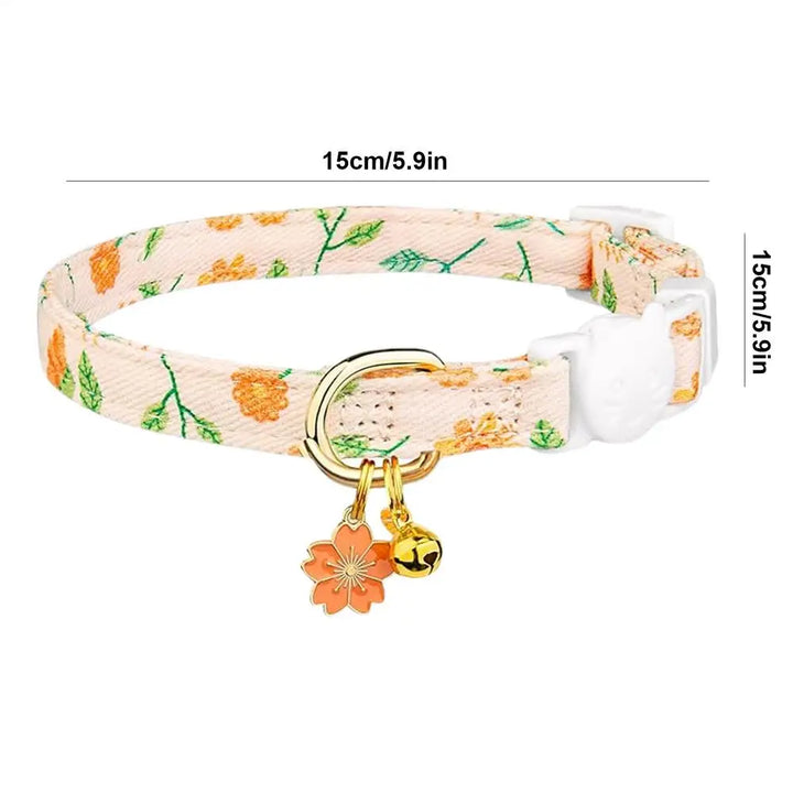 Collier fleuri chat & petit chien : tendre, sûr, et pensé comme un geste d’amour