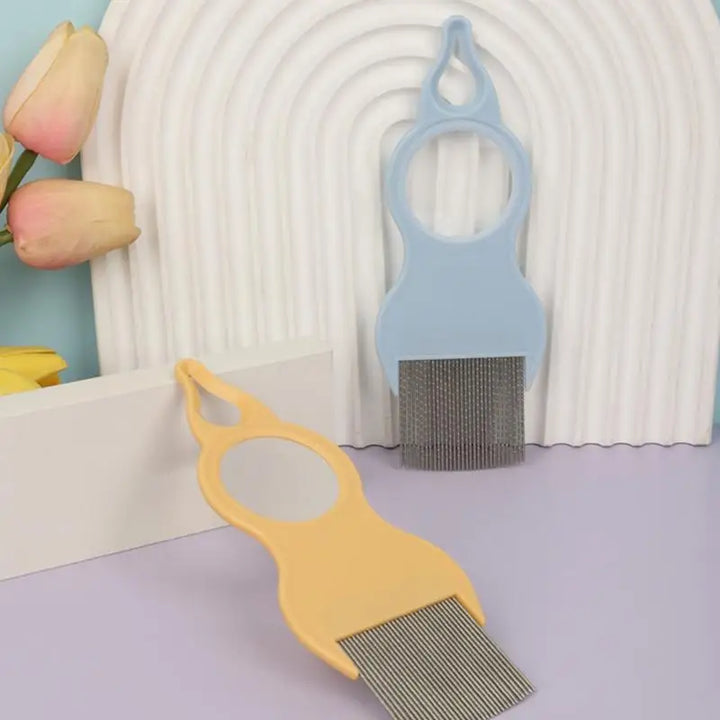 Peigne pour chat avec loupe intégrée : voir mieux, aimer plus