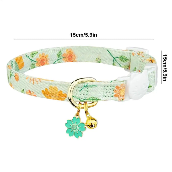 Collier fleuri chat & petit chien : tendre, sûr, et pensé comme un geste d’amour