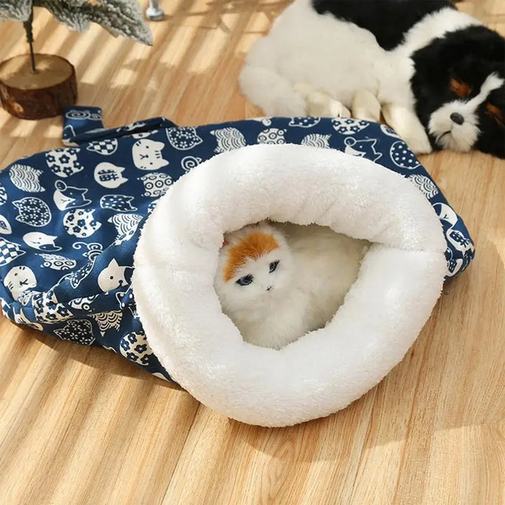 Sac de couchage douillet pour chat – chaleur, tendresse et repos profond